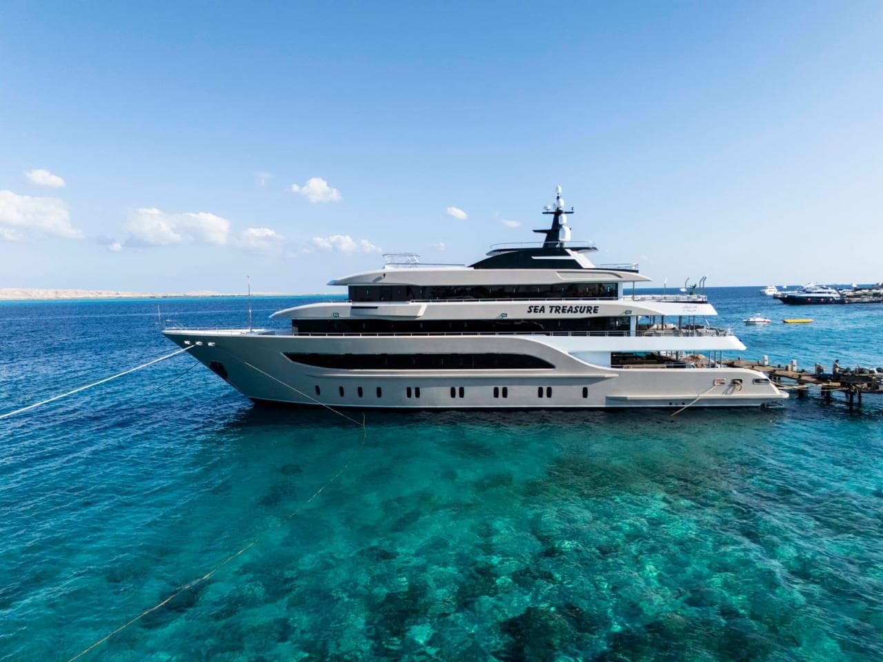 Le M/Y Sea Treasure au mouillage en mer Rouge